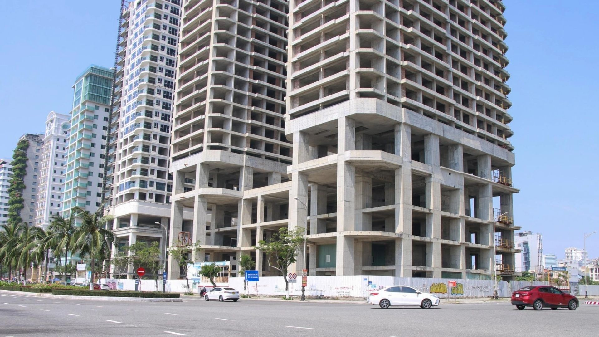 Hoàn Thiện Mặt Dựng Và Lắp Đặt Kính